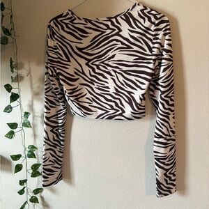 Women's Black & White Zebra Print Long-Sleeve Crop Top